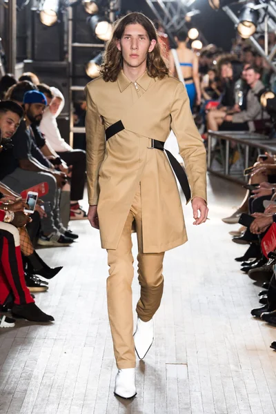 Look 37